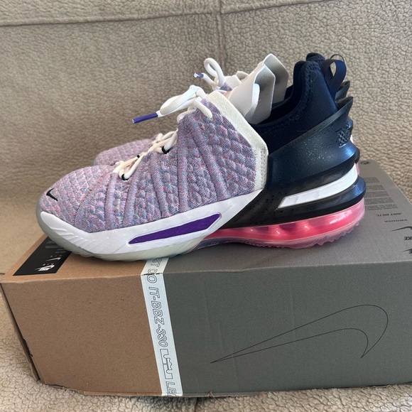 Nike LeBron 18 'Graffiti' - 8.5 Women’s or 7 Men’s - New w Box - CQ9283-900 - Picture 4 of 14